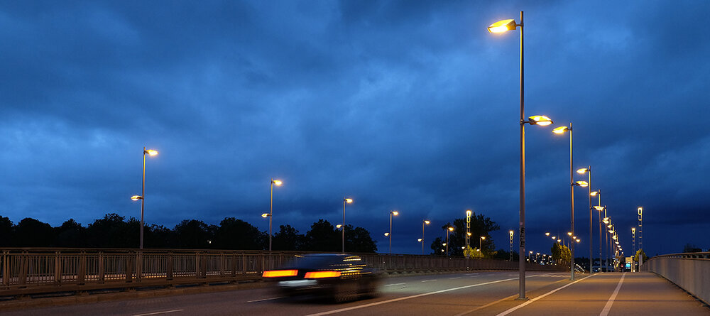 تصویر از تکنولوژی‌های نوین در نورپردازی جاده‌ها