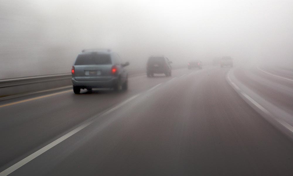 تصویر از چگونه در هوای مه‌آلود ایمن رانندگی کنیم؟